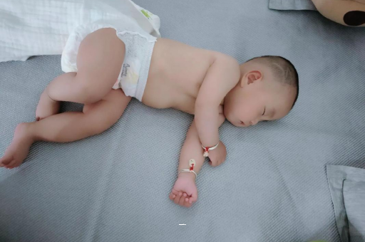 澳门宝宝胳膊上起红疙瘩